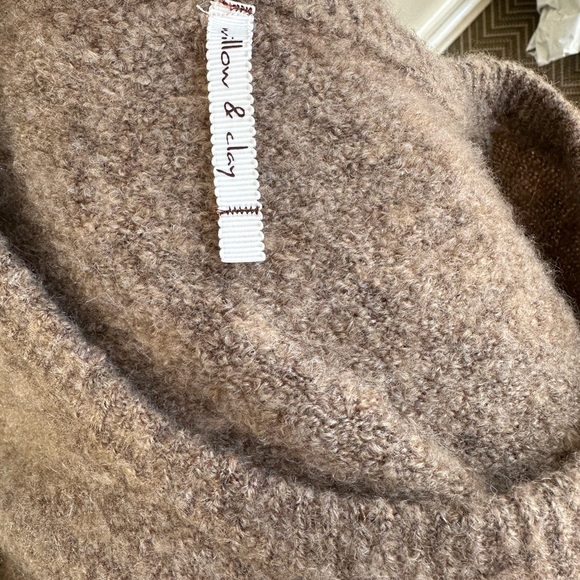 Willow & Clay S EUC Oversized TAUPE Cozy Sweater - Picture 6 of 7